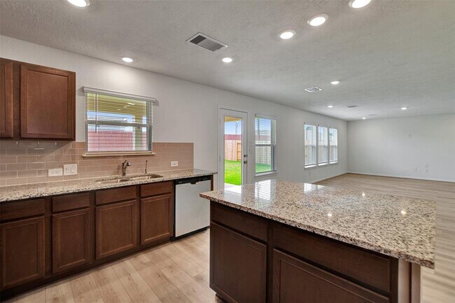 Building Photo - 18214 Sessile Oak Dr