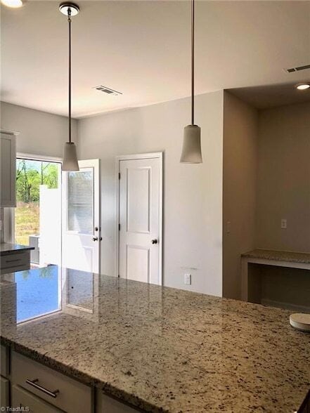 Building Photo - 825 Falls Grove Trl