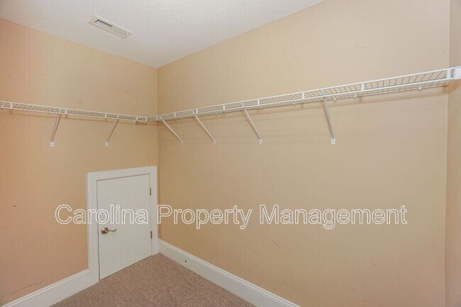 Building Photo - 181 Streamside Pl