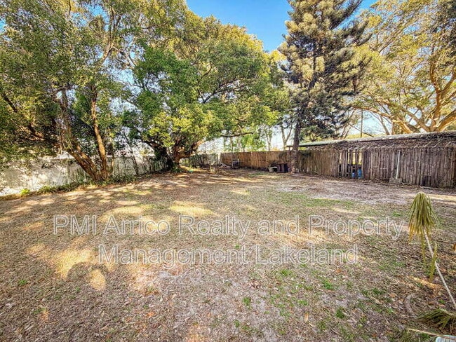 Building Photo - 222 Lakeview Dr