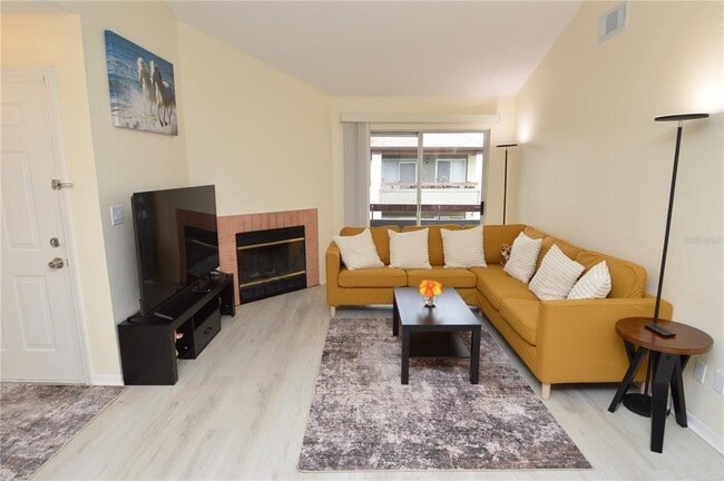 Building Photo - 10263 Gandy Blvd N