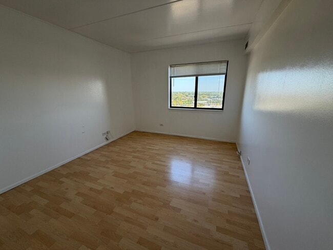 Building Photo - 6340 Americana Dr