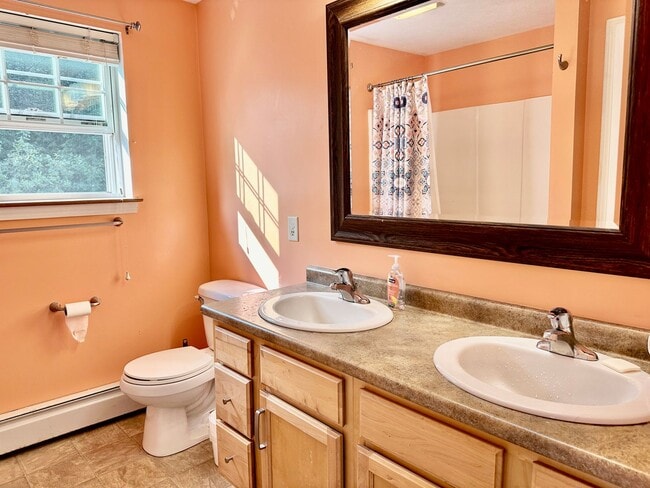 Building Photo - Like New 3BR Colonial For Rent