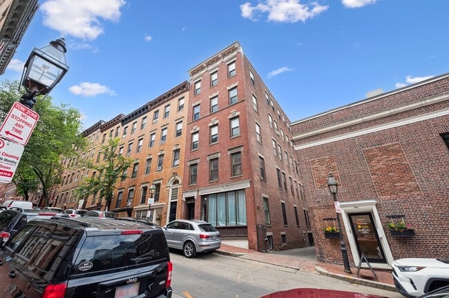 Building Photo - 5 Grove St