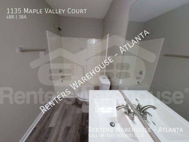 Building Photo - Great Townhouse in Union City&#039;s Maple...