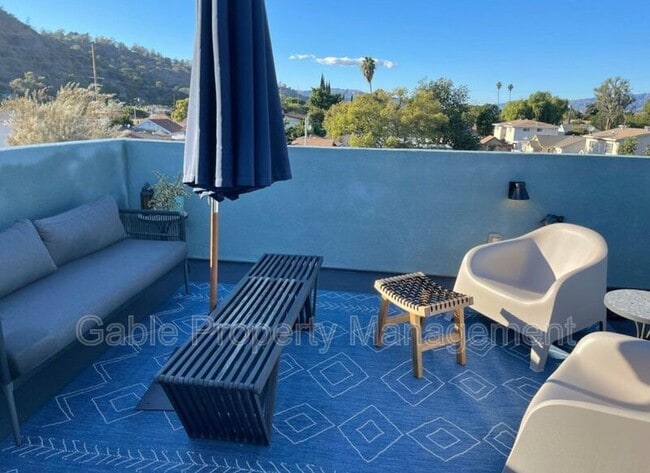 Building Photo - 2320 Fernleaf St