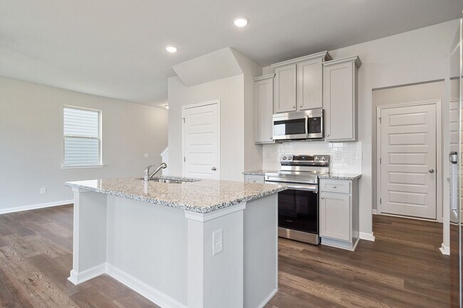 Building Photo - 4 Bed 2.5 Bath Single Family Home in Gaine...