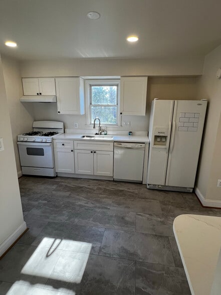 Building Photo - 5407 Quintana St