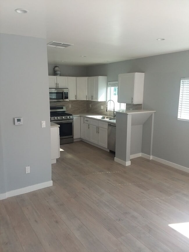 Building Photo - Estara Ave