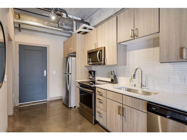 Building Photo - 728 N 3rd St