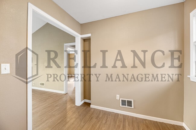 Building Photo - 2118 E 1st St N