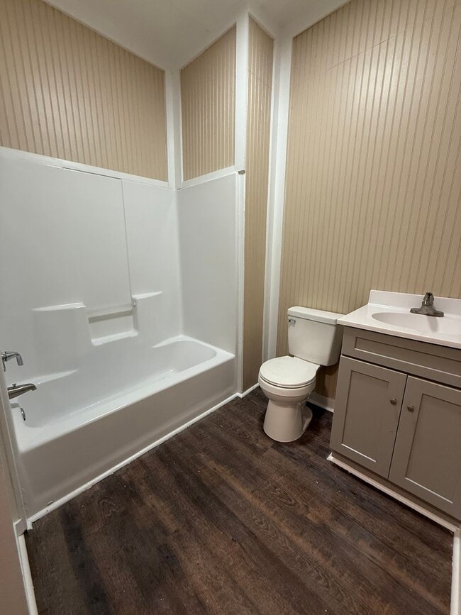 Building Photo - 2 Bed/1 Bath House