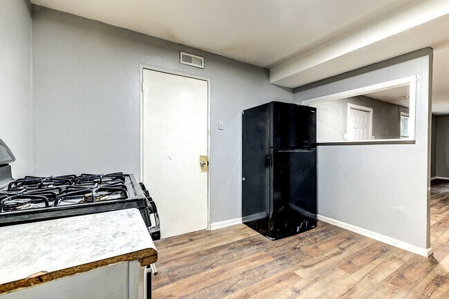 Building Photo - Charming 3-Bedroom Home in a Convenient St. Louis Location!