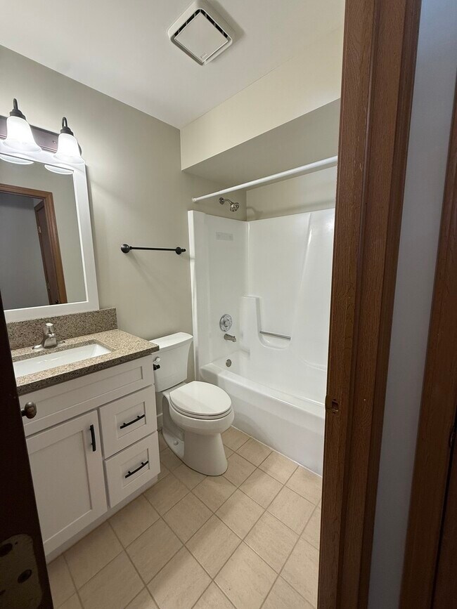 Building Photo - 39 Spuhler Dr