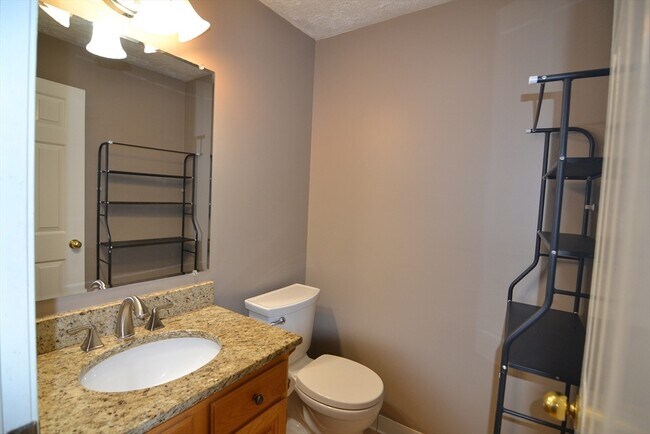 Building Photo - 31 E Bluff Rd