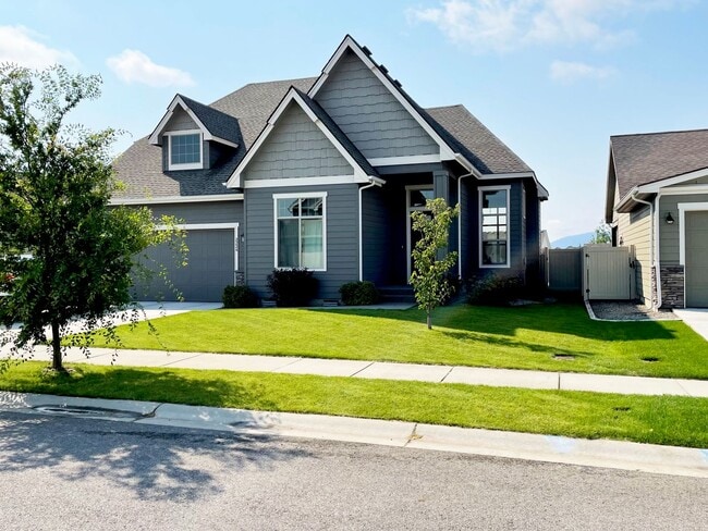 Building Photo - Beautiful 3 Bedroom, 2.5 Bath Two-Story Home with Office in Post Falls