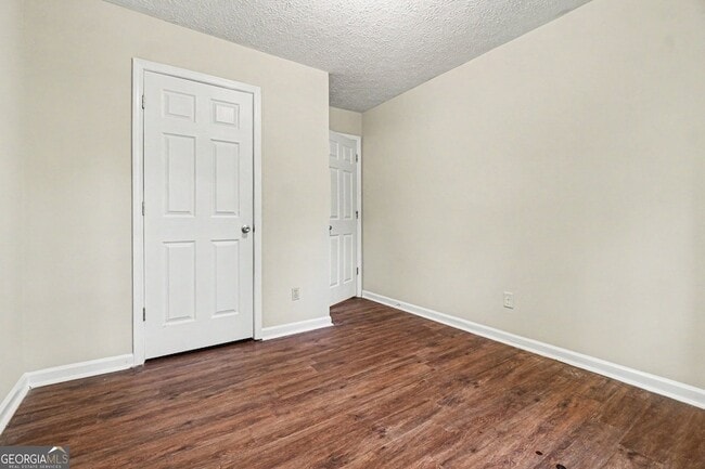 Building Photo - 181 N Springs Dr