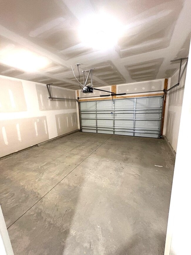 Building Photo - Stunning 3BR 2.5BA Home in Mooresville • 2 Car Garage