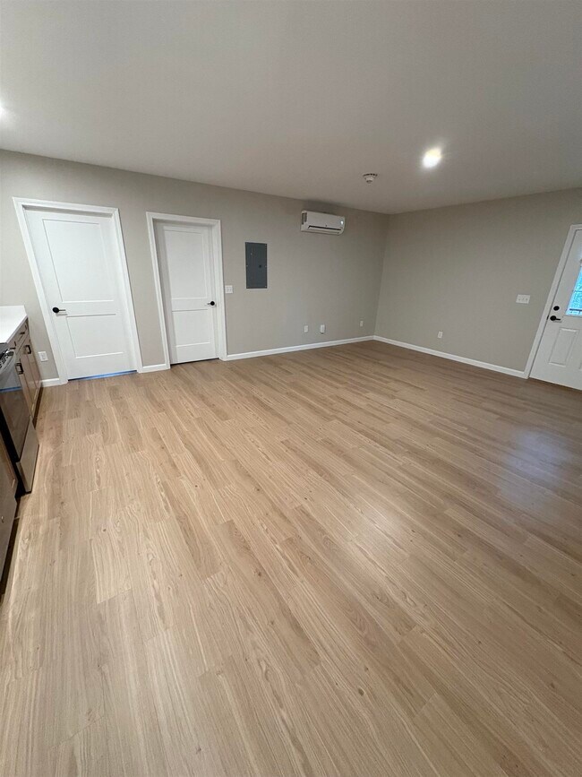 Building Photo - 15 Mountain Rd