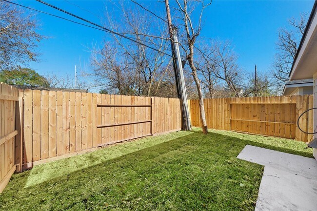 Building Photo - 3425 Mt Pleasant St