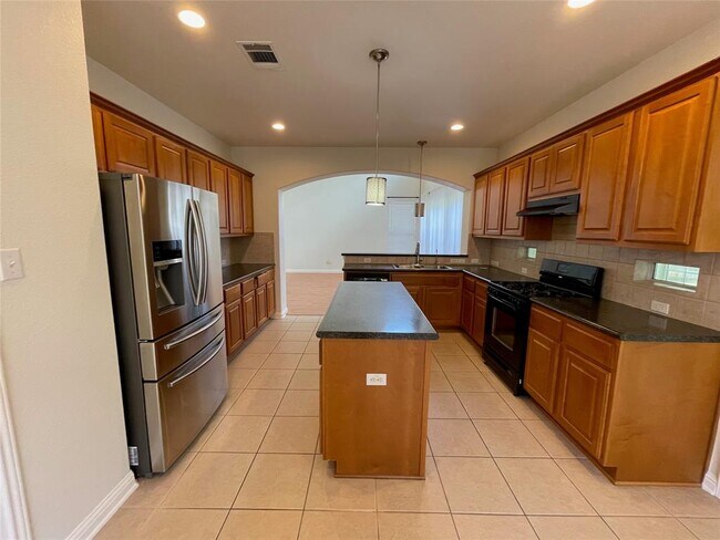 Building Photo - 10401 Yellowstone Dr