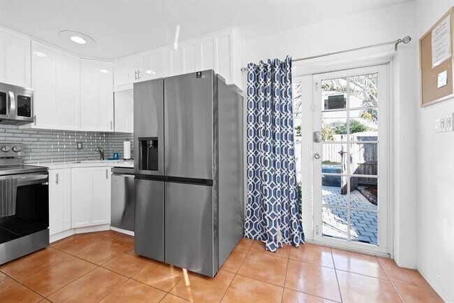 Building Photo - 415 SW 16th St