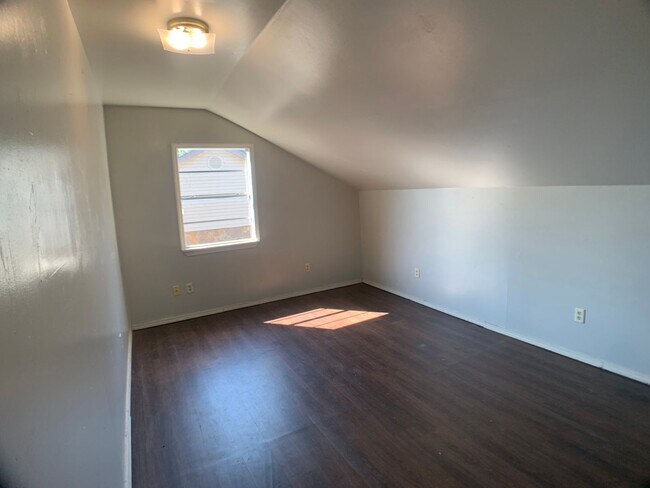 Building Photo - 5 Bedroom Choctaw!