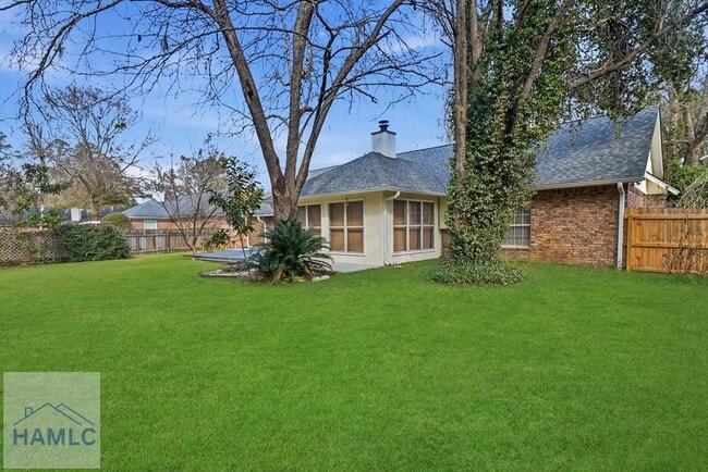 Building Photo - 405 Club Dr