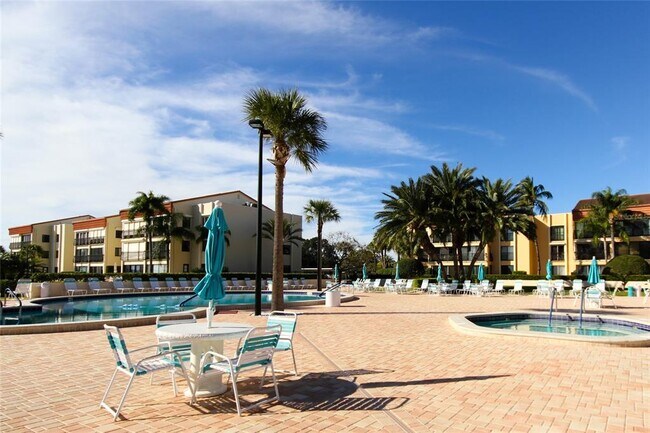Building Photo - 845 S Gulfview Blvd