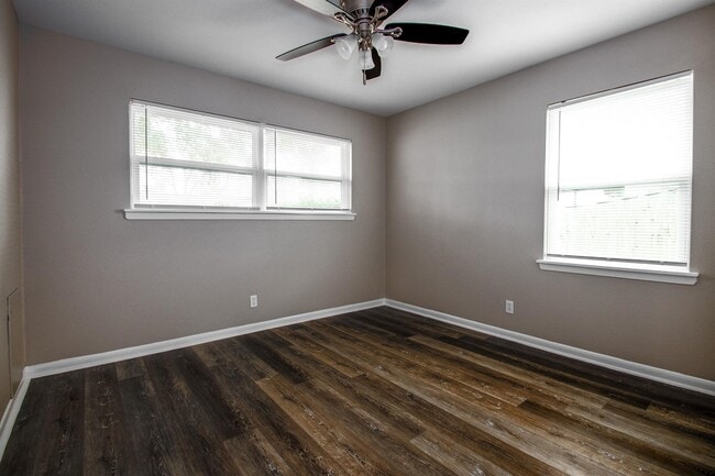 Building Photo - 207 Del Monte Ln