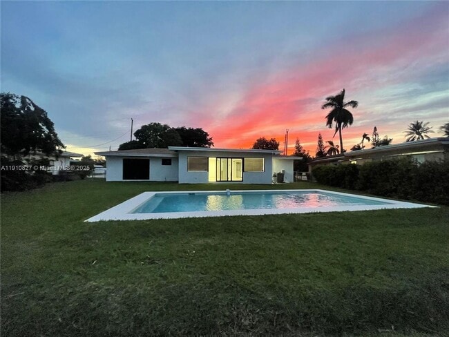 Building Photo - 317 N 31st Ave