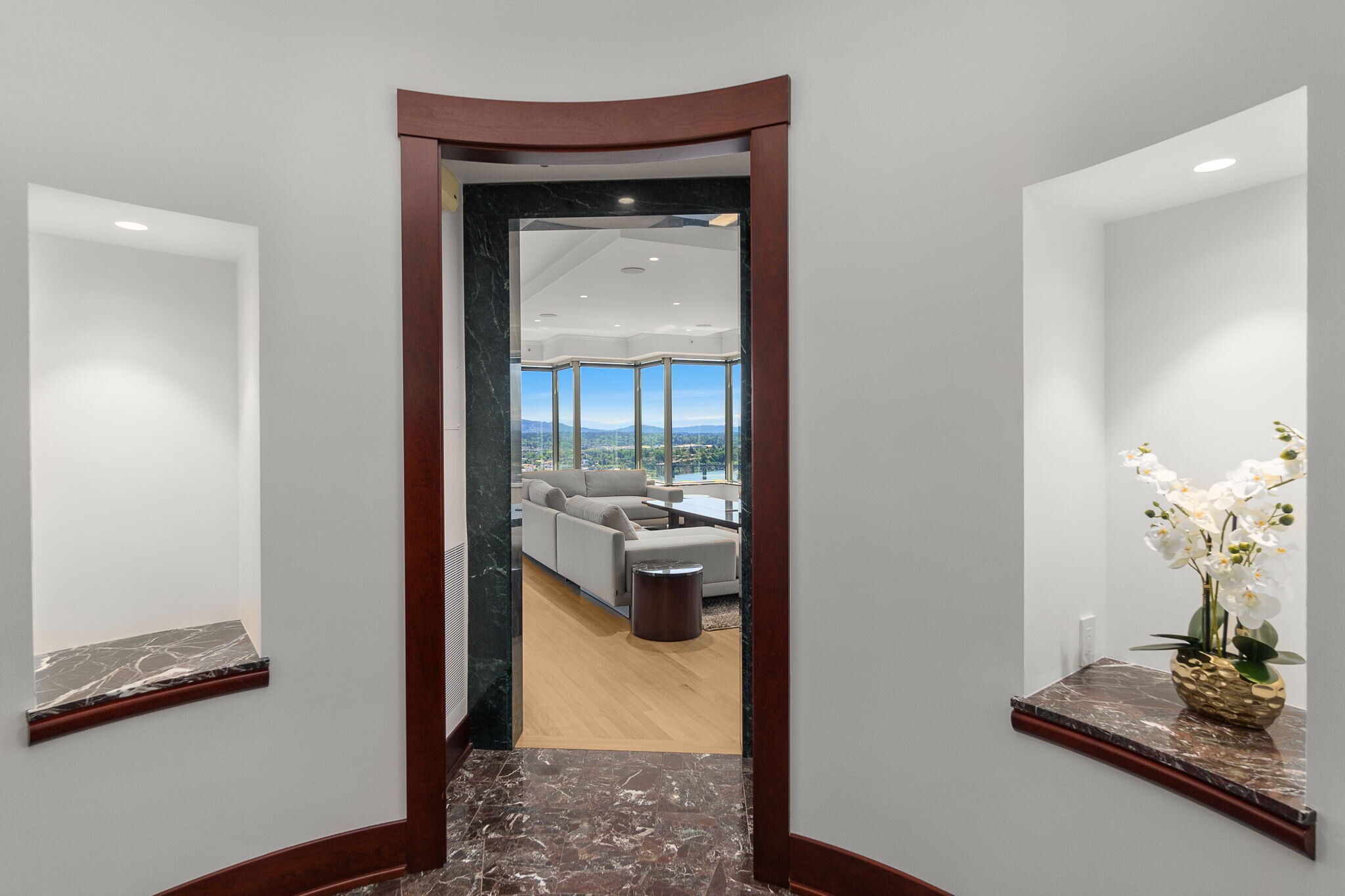 Building Photo - 1414 SW 3rd Ave