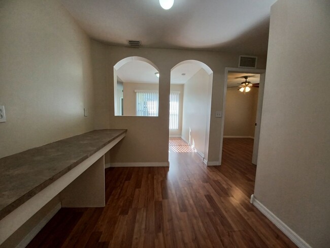 Building Photo - 1124 Diplomat Pkwy W