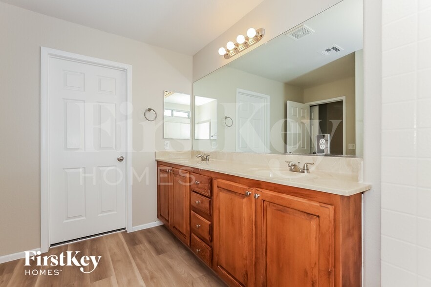 Building Photo - 6124 Puesta Del Sol St