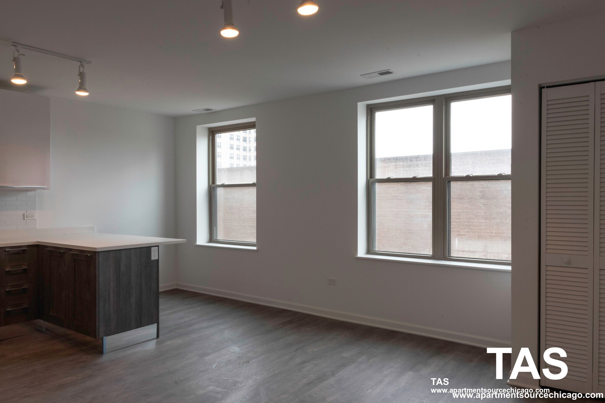 Building Photo - 940 W Winona St