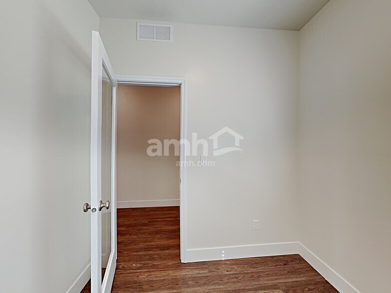 Building Photo - 9420 W Hiden Stream St