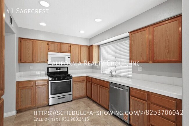 Building Photo - 41 Sagecrest-