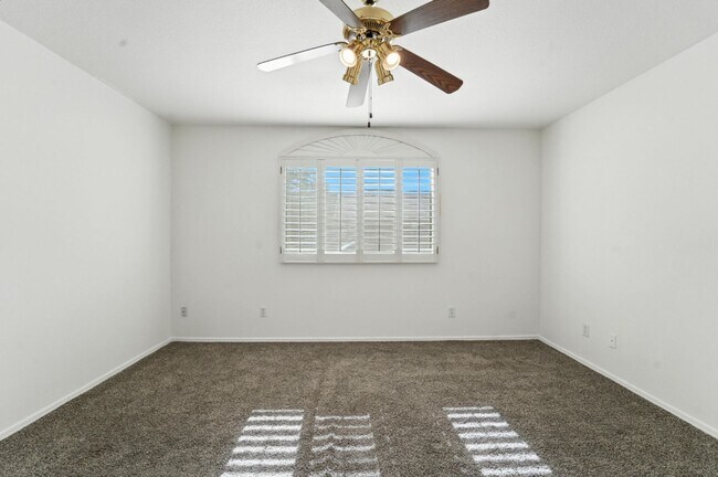 Building Photo - Resort-Style Living in Sunbird Golf Resort...