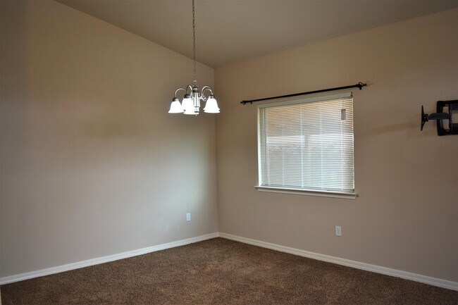 Building Photo - 14350 N Cave Dr