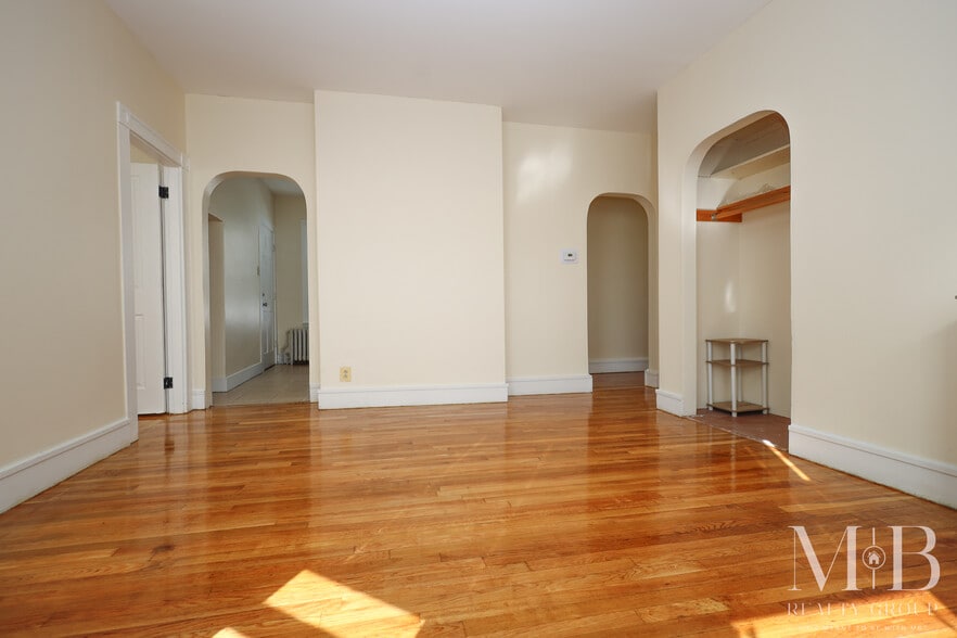 Building Photo - 110 Murdock St