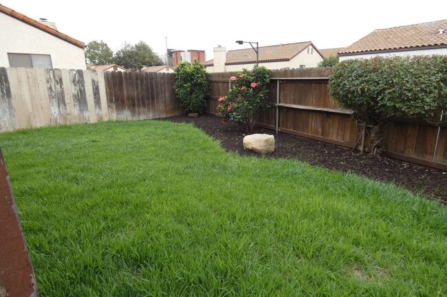 Building Photo - HOUSE FOR RENT