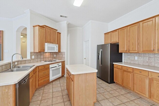 Building Photo - 3516 Sutters Way