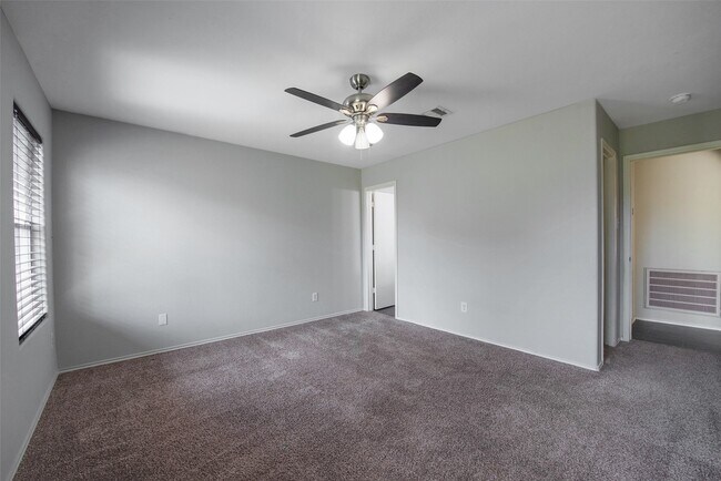 Building Photo - 7939 Yaupon View Dr