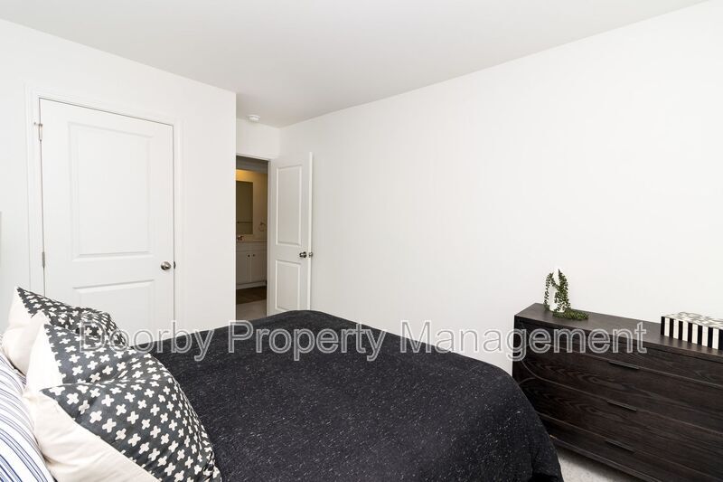 Building Photo - 114 Saddlebred Wy