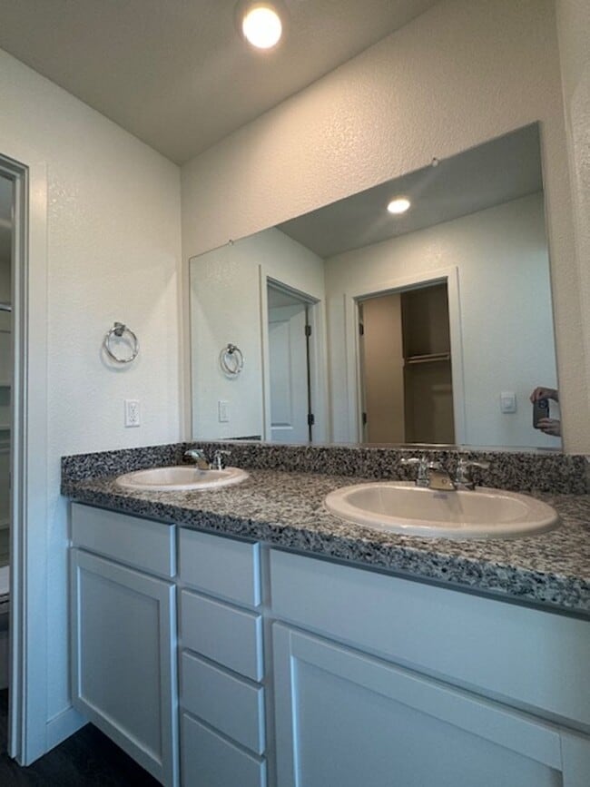 Building Photo - BRAND NEW 4 BEDROOM, 2.5 BATHS, 2 CAR GARA...