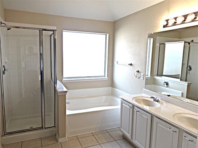 Building Photo - 9056 Weller Ln