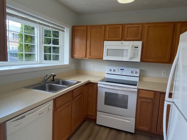 Building Photo - Great City Condo with 2 Primary Suites!