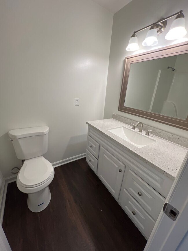 Building Photo - 2 Bedroom Community on the Corner of Baxte...