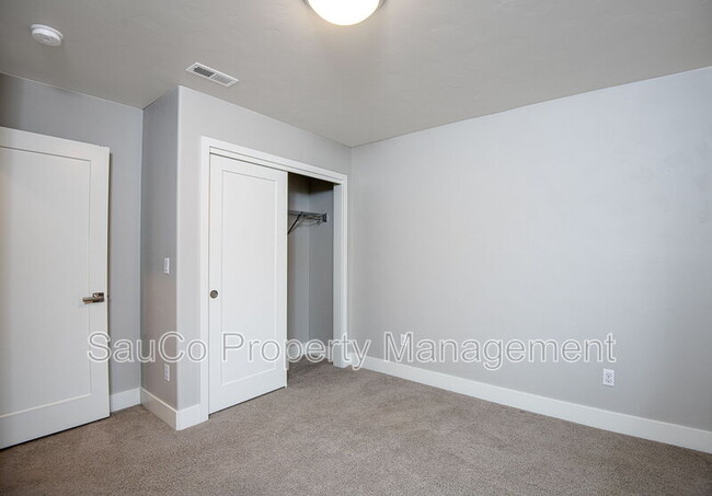 Building Photo - 13227 SW Maxfield Ln