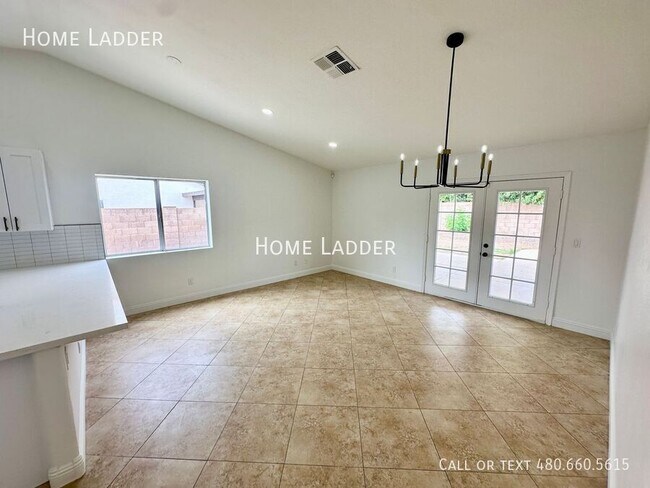 Building Photo - 2640 E Mallory St